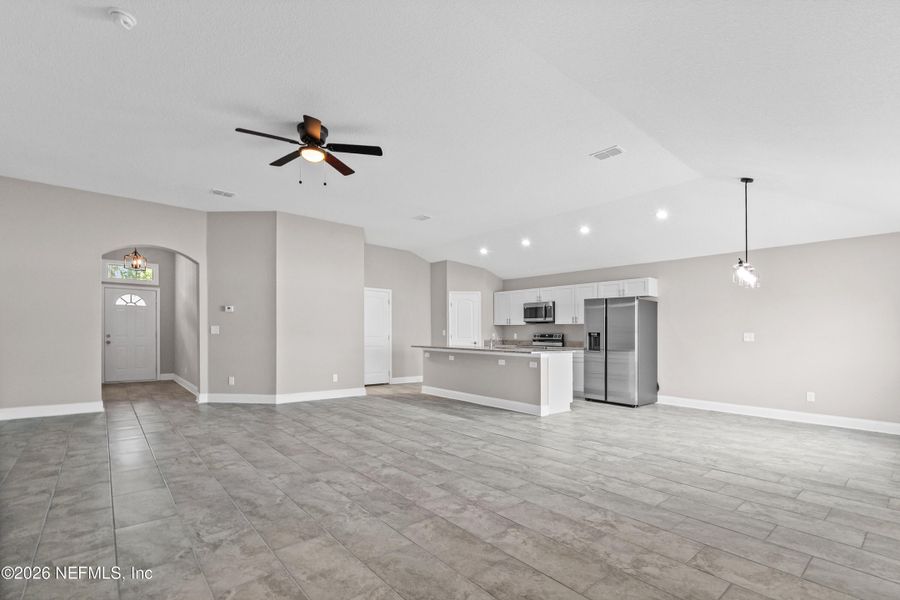 Spacious, unfurnished interior of a new home in , Jacksonville (Image 12).