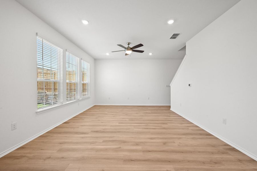 Spacious, unfurnished interior of a new home in Creekside at Estancia, Austin (Image 21). Spacious, unfurnished interior of a new home in Creekside at Estancia, Austin (Image 21).