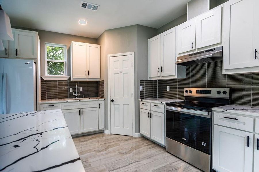 Furnished interior view inside a new home in , Walnut Springs (Image 13).