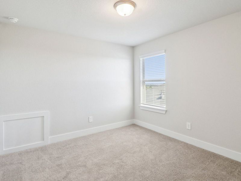 Spacious, unfurnished interior of a new home in Royal Crest, San Antonio (Image 23).