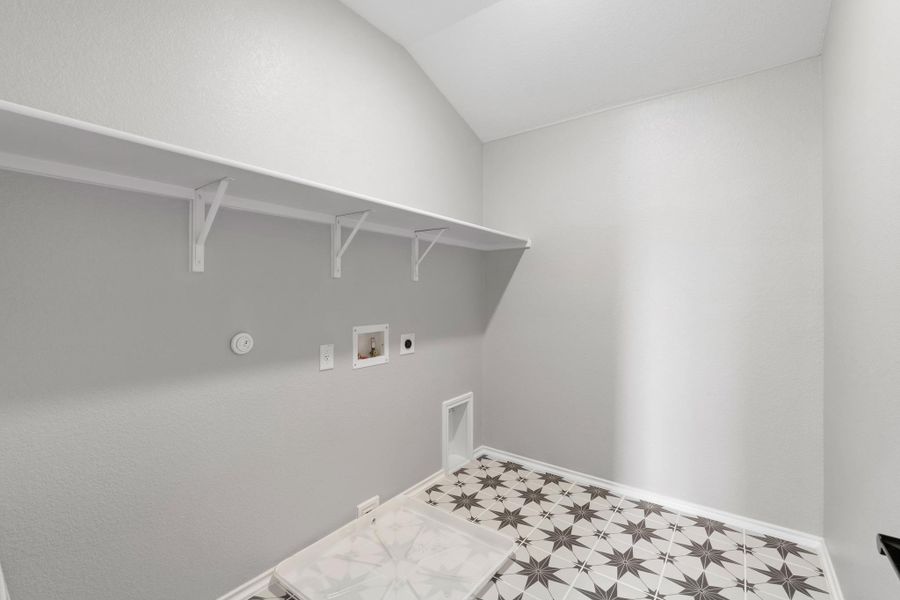 Spacious, unfurnished interior of a new home in River Bluff, Leander (Image 32). Spacious, unfurnished interior of a new home in River Bluff, Leander (Image 32).