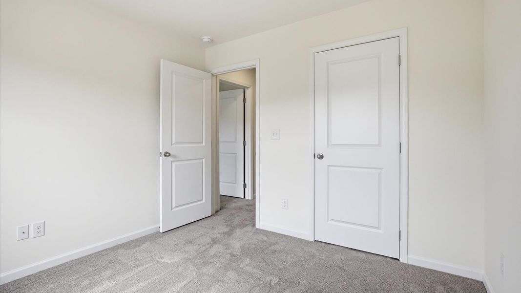 Spacious, unfurnished interior of a new home in Cherokee Crossing, Kodak (Image 22).