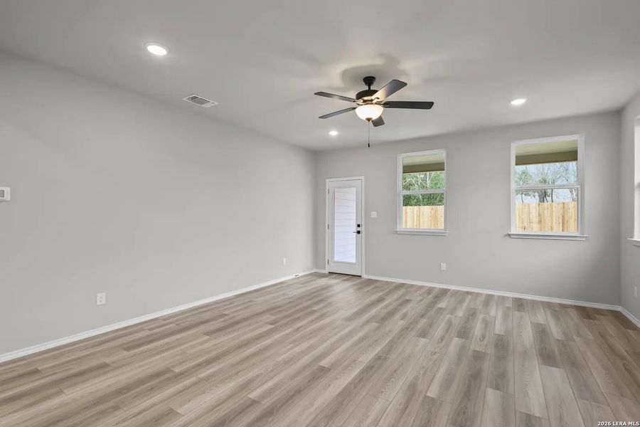 Spacious, unfurnished interior of a new home in Comanche Ridge, San Antonio (Image 16). Spacious, unfurnished interior of a new home in Comanche Ridge, San Antonio (Image 16).