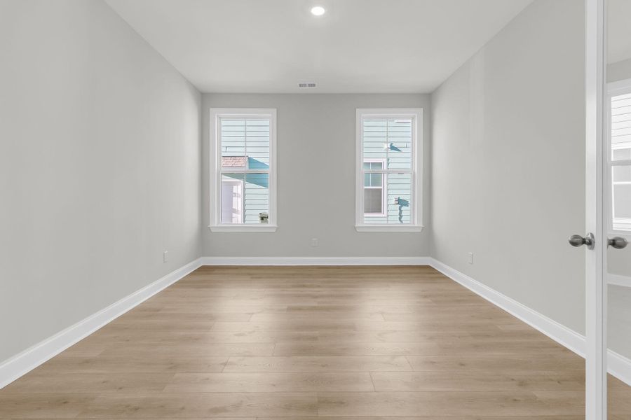 Spacious, unfurnished interior of a new home in Tidewater at Lakes of Cane Bay, Summerville (Image 20).