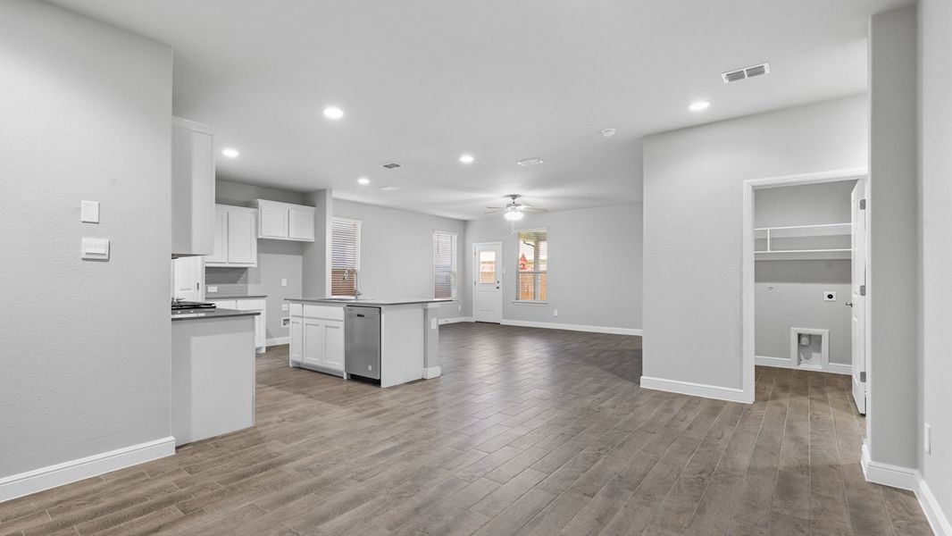 Spacious, unfurnished interior of a new home in Trails of Elizabeth Creek, Fort Worth (Image 15). Spacious, unfurnished interior of a new home in Trails of Elizabeth Creek, Fort Worth (Image 15).