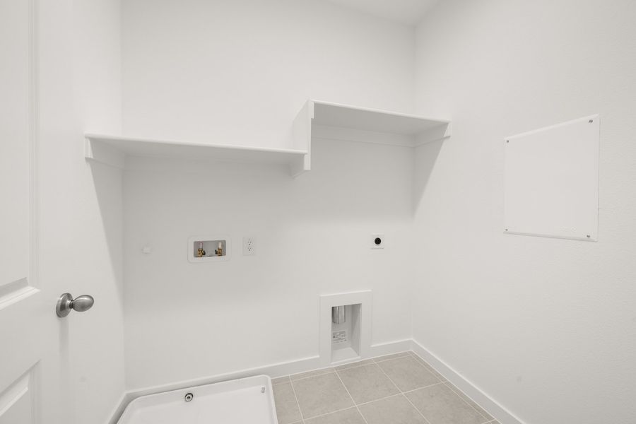 Spacious, unfurnished interior of a new home in Wildridge, Oak Point (Image 24).