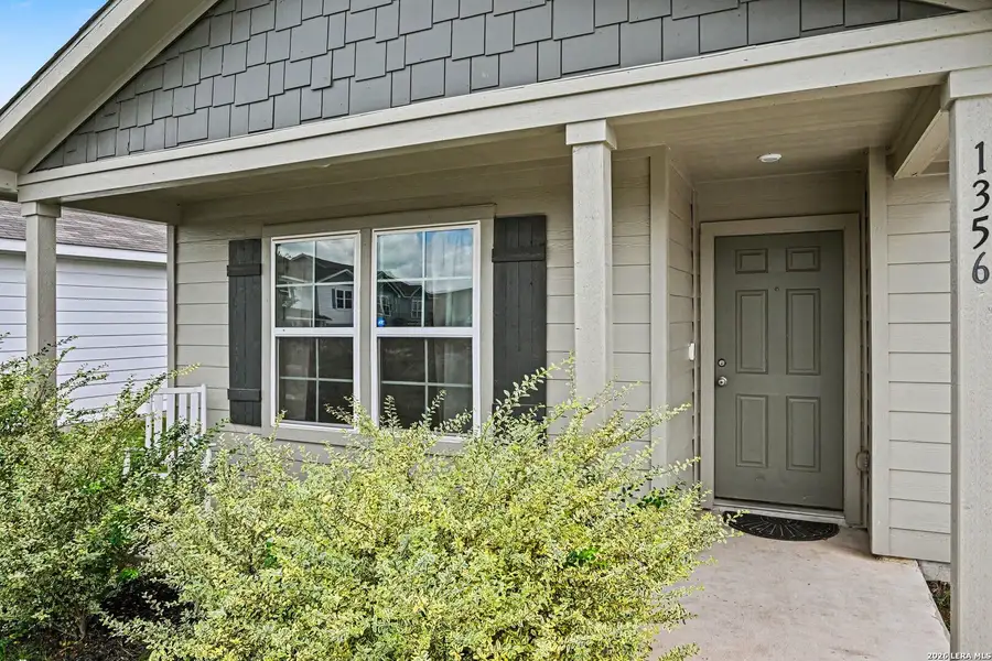 Exterior details and patio area of a home in Walnut Bend, Seguin (Image 3).