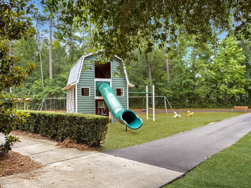 Community amenities in Carnes Crossroads, Summerville (Image 57). Community amenities in Carnes Crossroads, Summerville (Image 57).