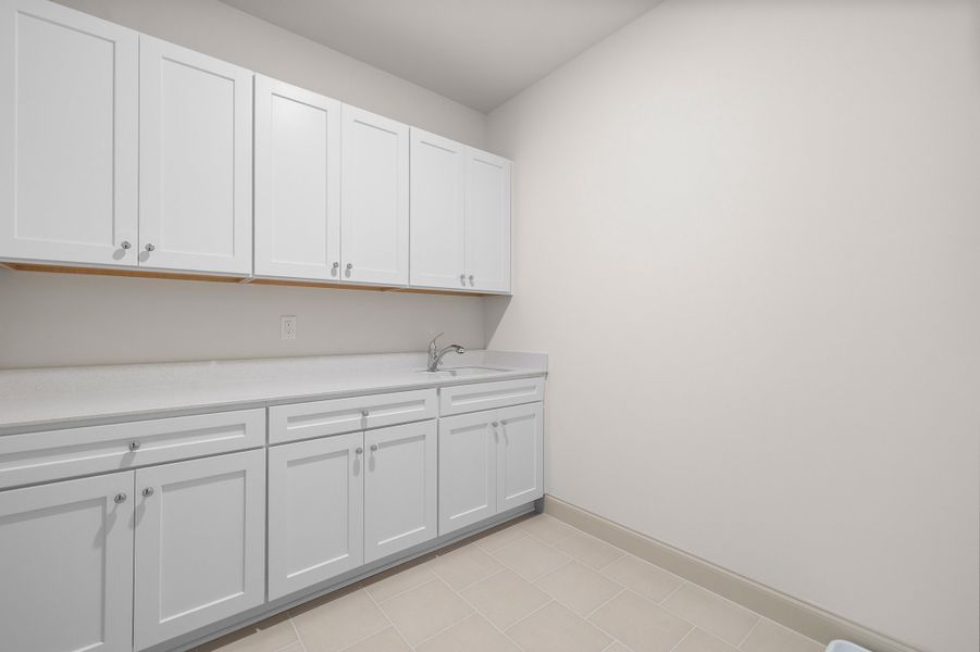 Representative furnished interior of a home built from the The Hampton by RobuckHomes in Baylee Ridge, Selma (Image 128).