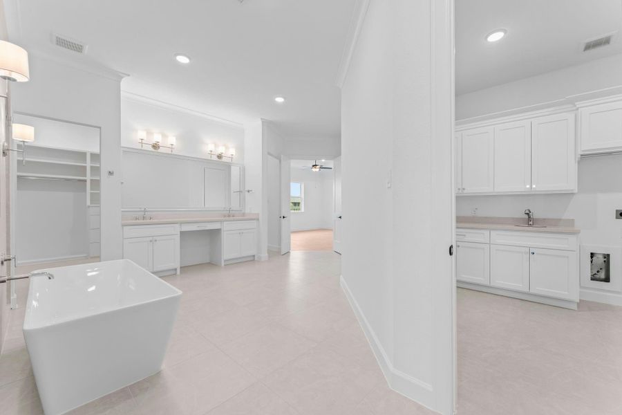 Furnished interior view inside a new home in , Tomball (Image 14).