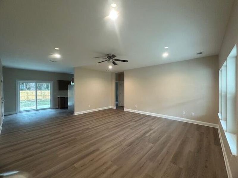 Spacious, unfurnished interior of a new home in , Beaufort (Image 13).