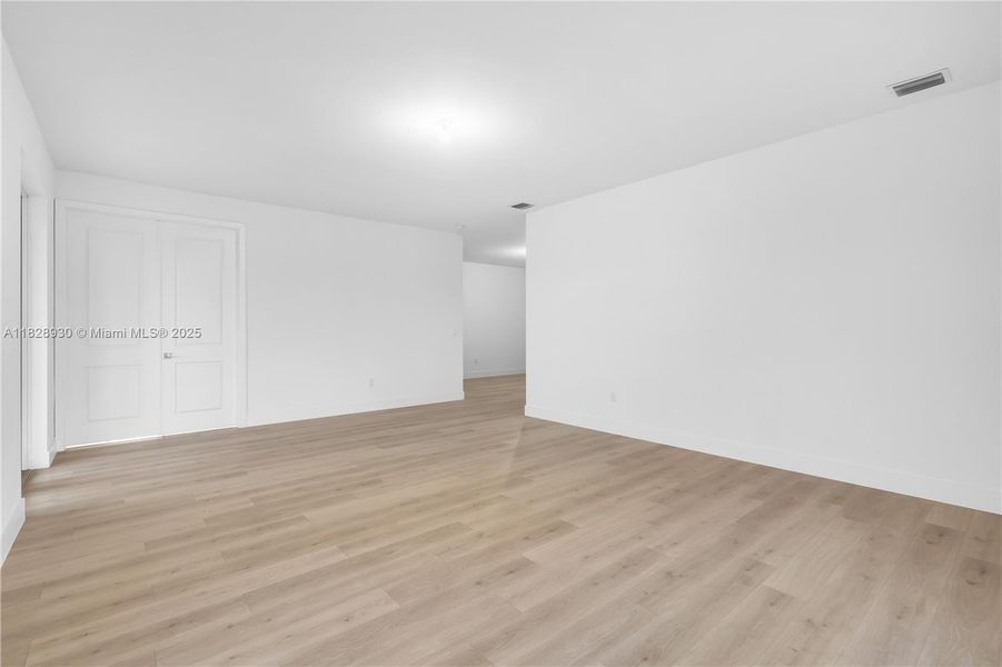 Spacious, unfurnished interior of a new home in , Davie (Image 30).