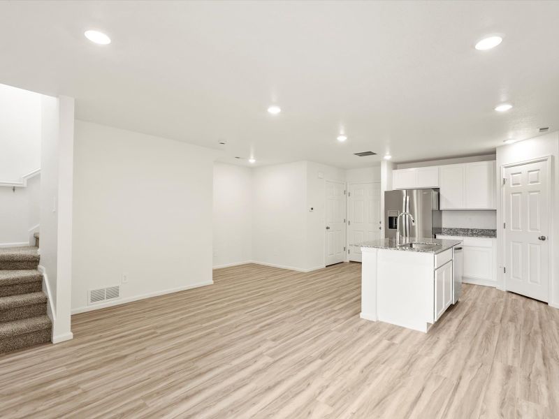 Spacious, unfurnished interior of a new home in Skyview at High Point, Aurora (Image 6).