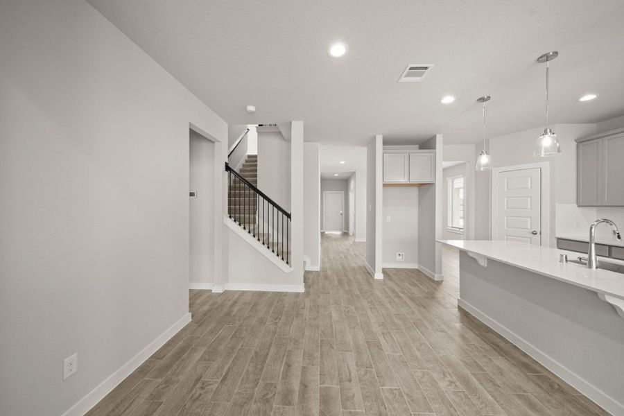 Spacious, unfurnished interior of a new home in Morton Creek Ranch, Katy (Image 19).