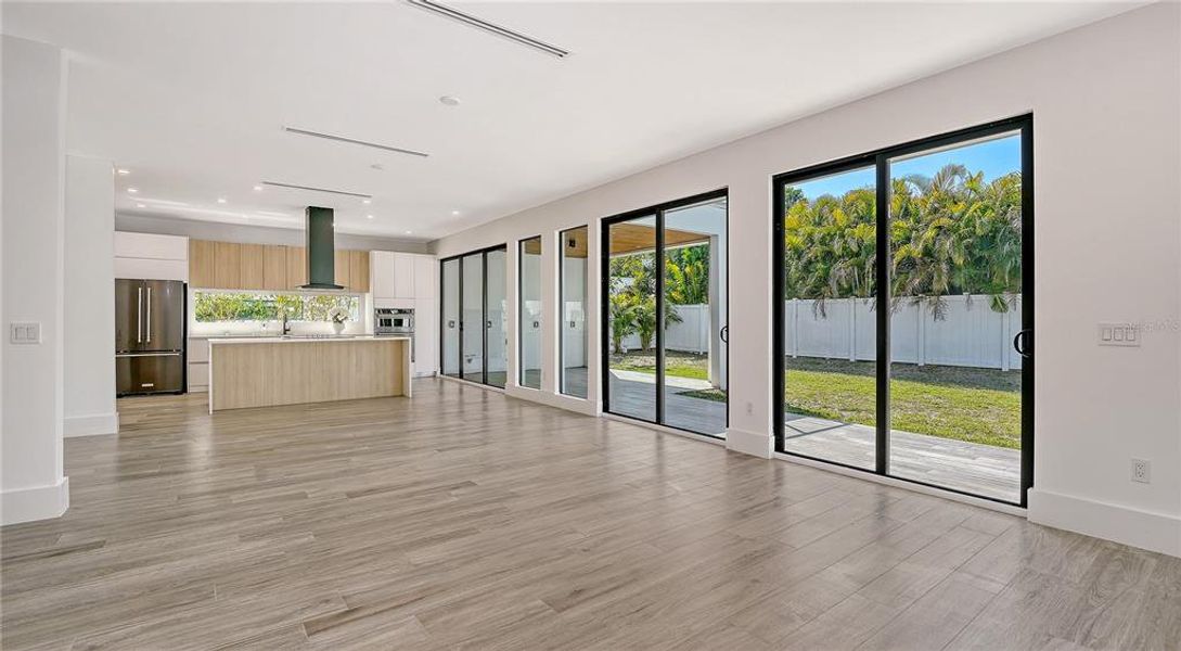 Spacious, unfurnished interior of a new home in , Sarasota (Image 37).