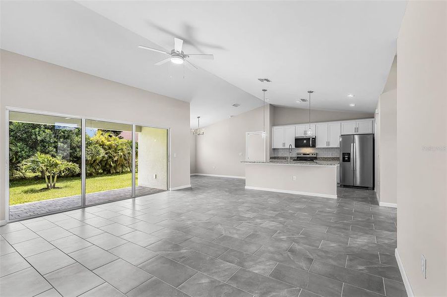 Spacious, unfurnished interior of a new home in , Cape Coral (Image 14).