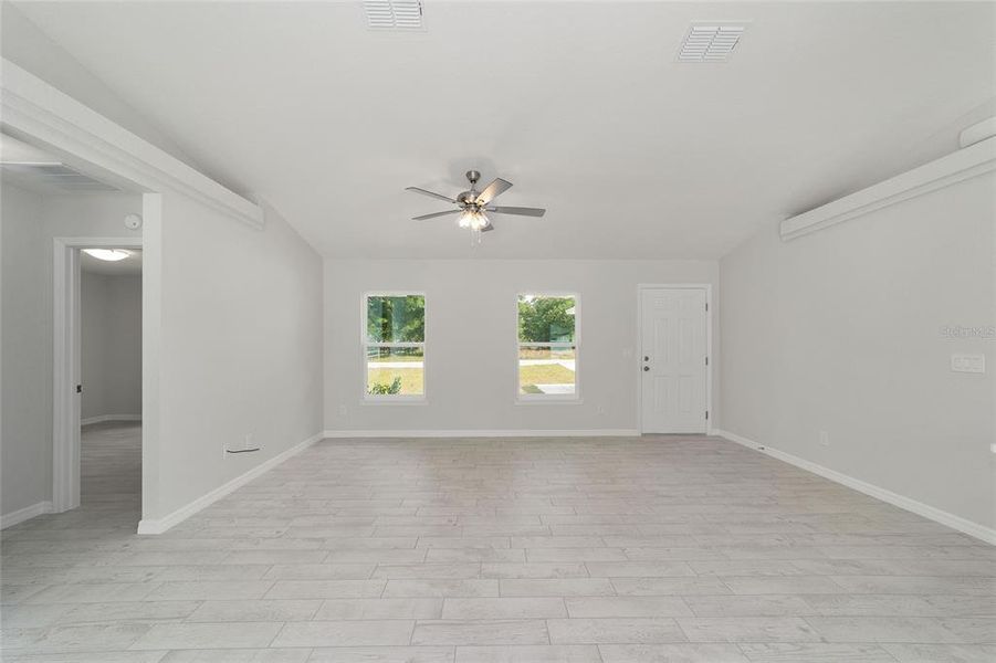 Spacious, unfurnished interior of a new home in , Ocala (Image 19).
