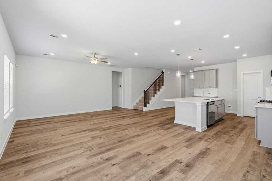 Spacious, unfurnished interior of a new home in Katy Reserve, Katy (Image 12).