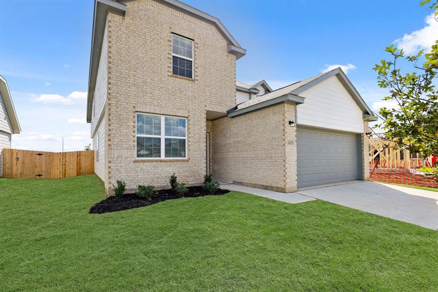 Exterior details and patio area of a home in Sycamore Landing, Fort Worth (Image 2).