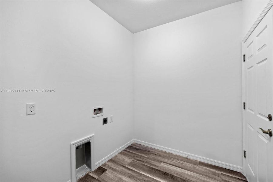 Spacious, unfurnished interior of a new home in , Cape Coral (Image 27). Spacious, unfurnished interior of a new home in , Cape Coral (Image 27).