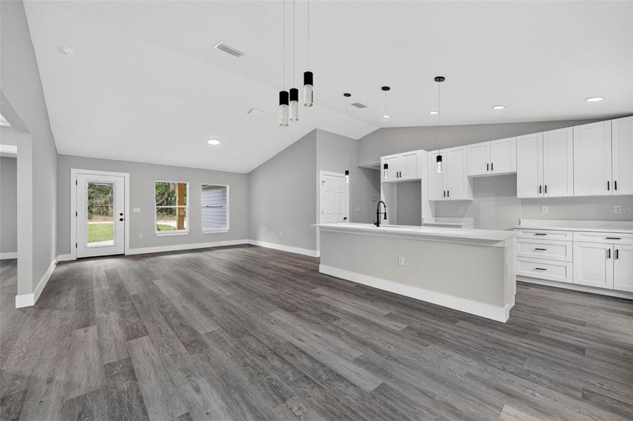 Spacious, unfurnished interior of a new home in , Dunnellon (Image 16).