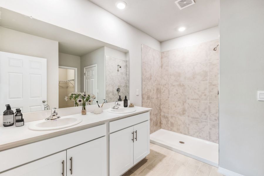 Representative furnished interior of a home built from the CALI by D.R. Horton in LaBelle Homes, Lehigh Acres (Image 9).