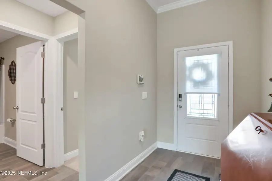 Spacious, unfurnished interior of a new home in Cross Creek, Green Cove Springs (Image 20).