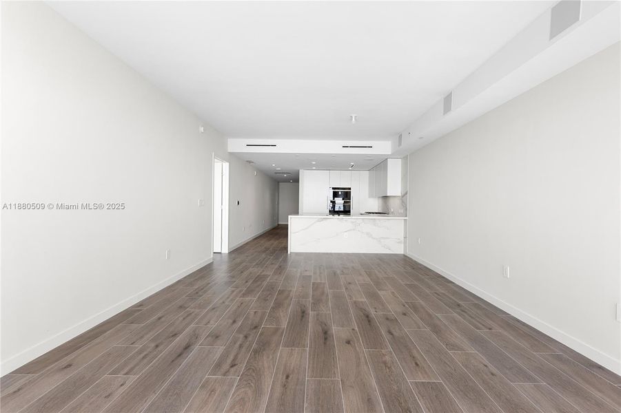 Spacious, unfurnished interior of a new home in , Pompano Beach (Image 61).