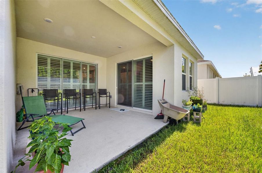 Exterior details and patio area of a home in Bronson's Ridge, Apopka (Image 23).