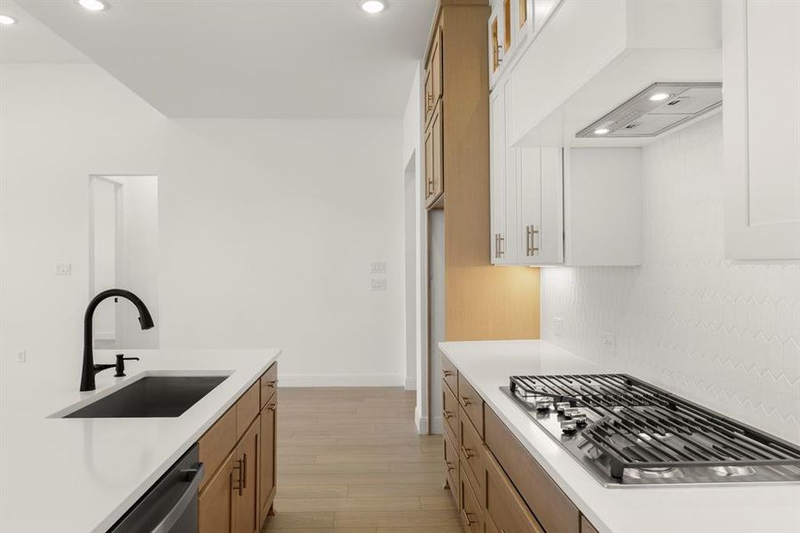 13. 5425 Varian - Kitchen (4)