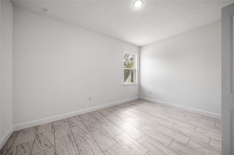 Spacious, unfurnished interior of a new home in , Ocala (Image 29).
