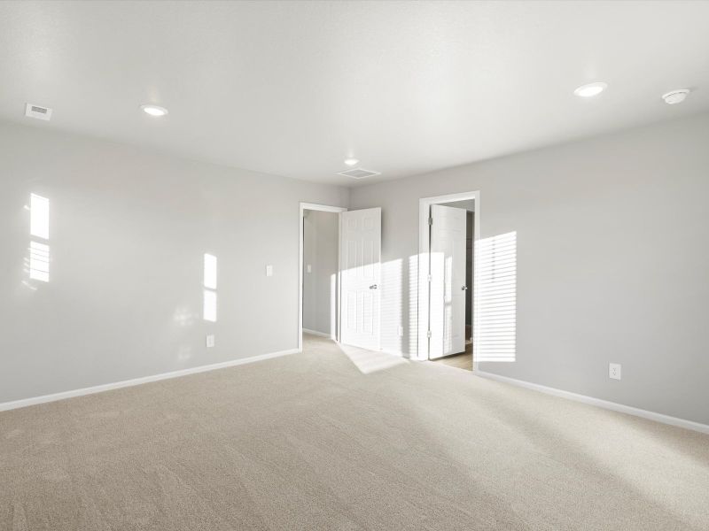 Spacious, unfurnished interior of a new home in Lorson Ranch : The Springs Collection, Colorado Springs (Image 13).