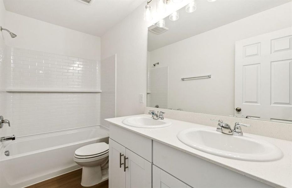 Spacious secondary bathroom
