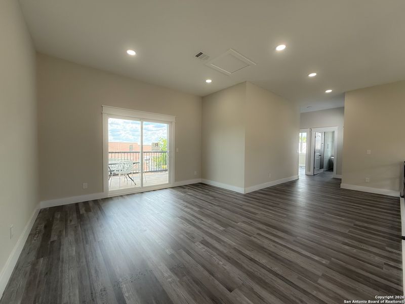 Spacious, unfurnished interior of a new home in , Canyon Lake (Image 17).