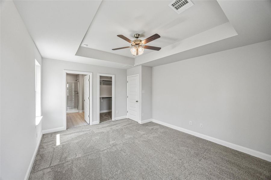 Spacious, unfurnished interior of a new home in Grand Oaks Reserve, Cleveland (Image 8).