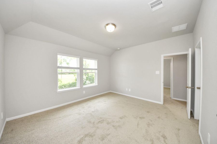 Spacious, unfurnished interior of a new home in Montgomery Ridge: Landmark Collection, Montgomery (Image 41).