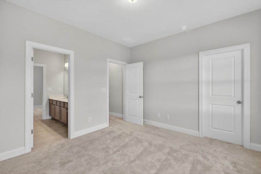 Spacious, unfurnished interior of a new home in Hemingway, Flowery Branch (Image 43).