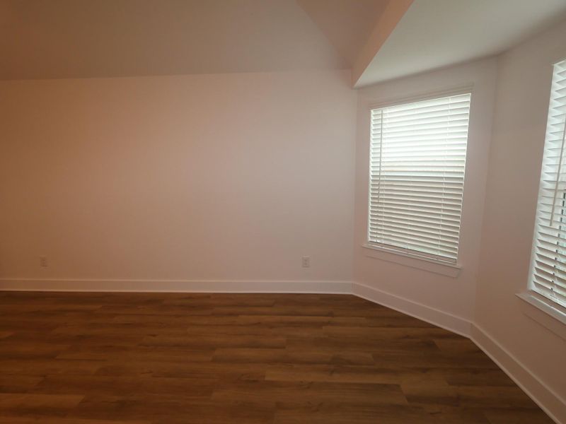 Spacious, unfurnished interior of a new home in Lago Mar, Santa Fe (Image 32).