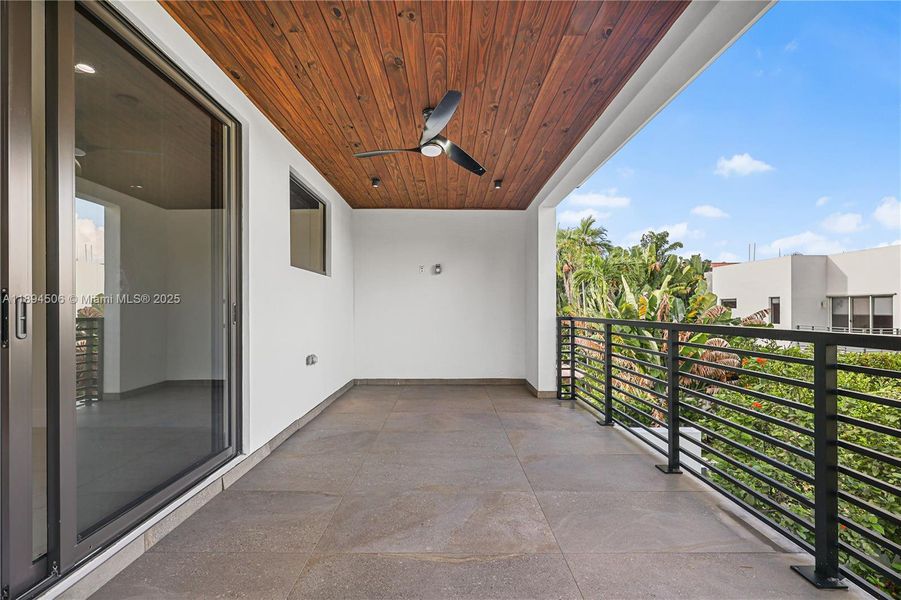 Exterior details and patio area of a home in , Fort Lauderdale (Image 2). Exterior details and patio area of a home in , Fort Lauderdale (Image 2).