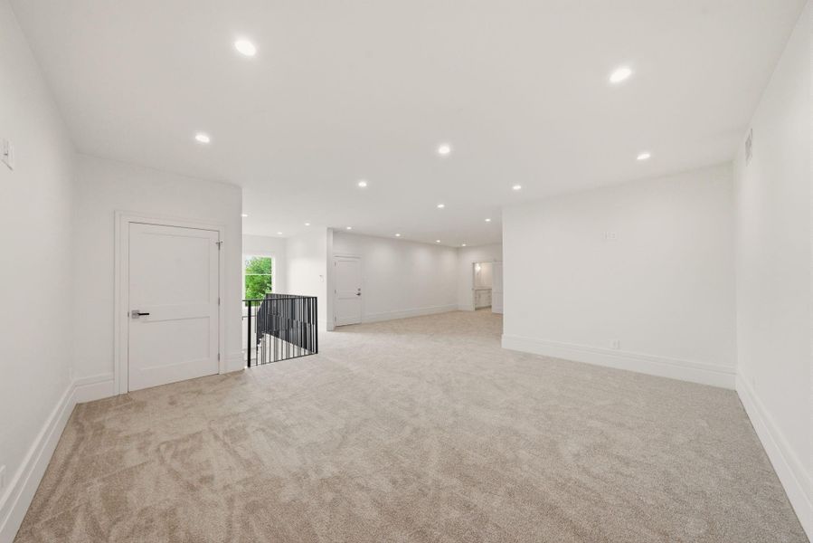 Spacious, unfurnished interior of a new home in , Houston (Image 42).