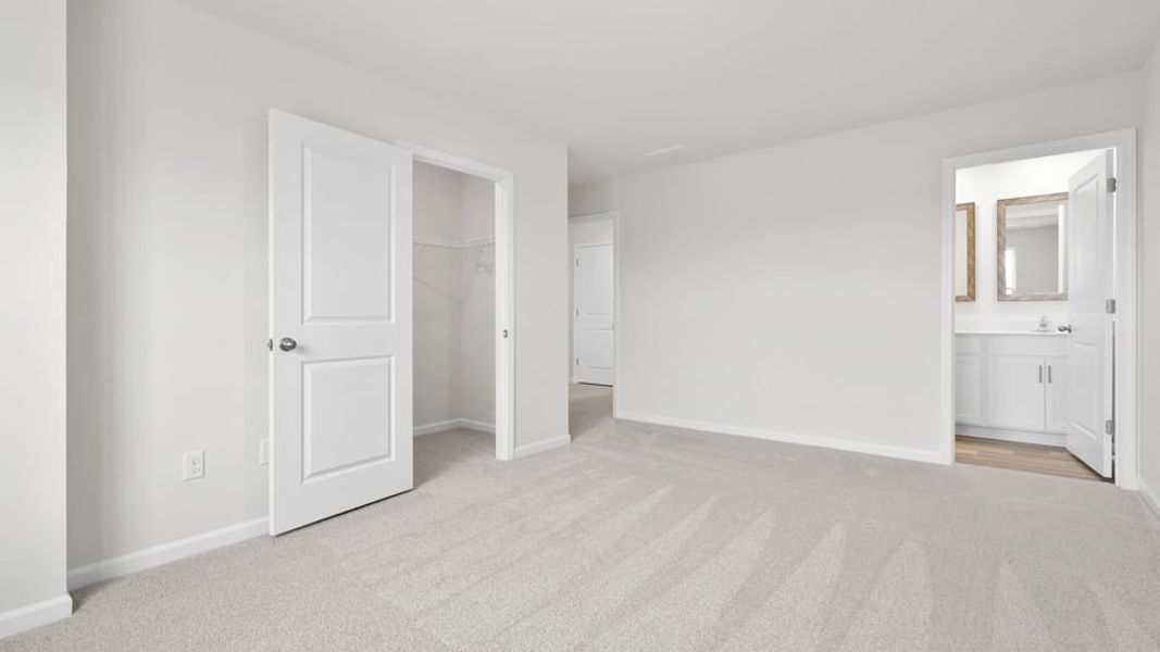 Spacious, unfurnished interior of a new home in Covington Village, Greer (Image 32).