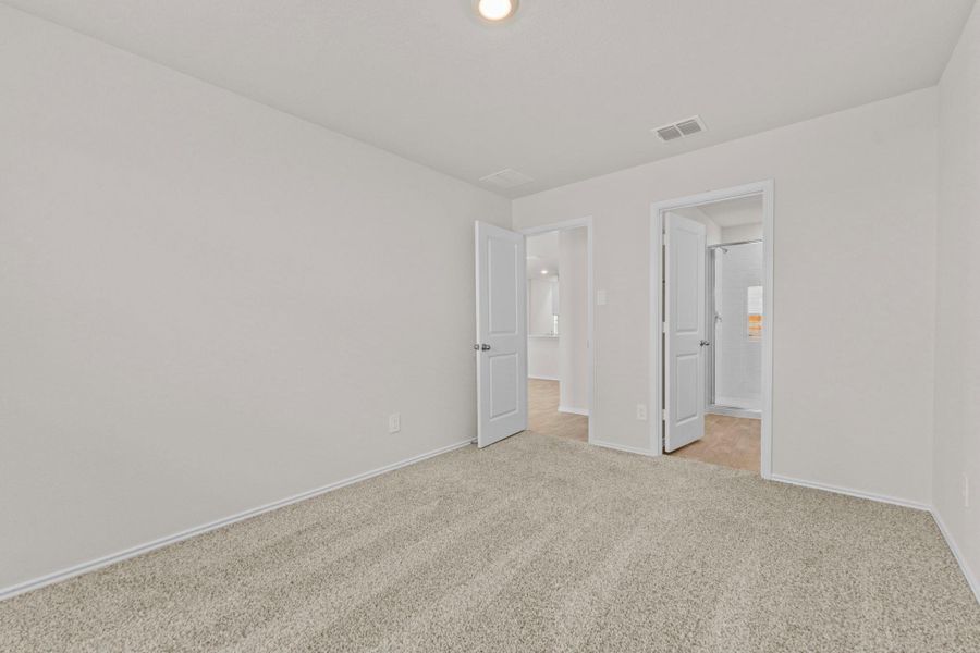 Spacious, unfurnished interior of a new home in , Maxwell (Image 38).
