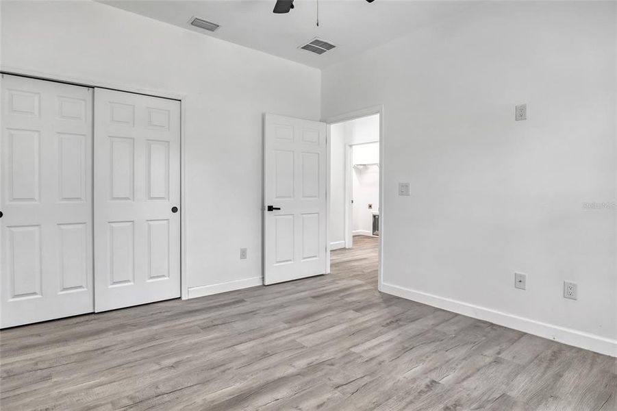 Spacious, unfurnished interior of a new home in , Palm Bay (Image 40).