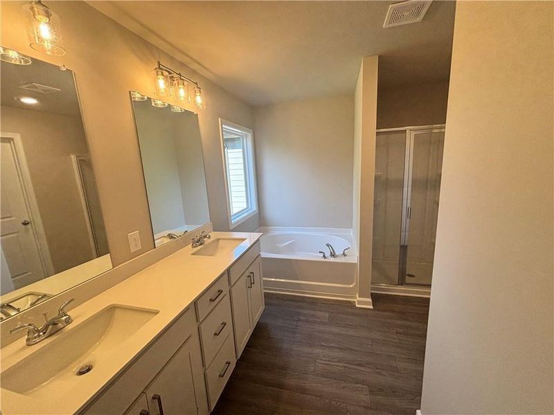 Furnished interior view inside a new home in , Calhoun (Image 4).