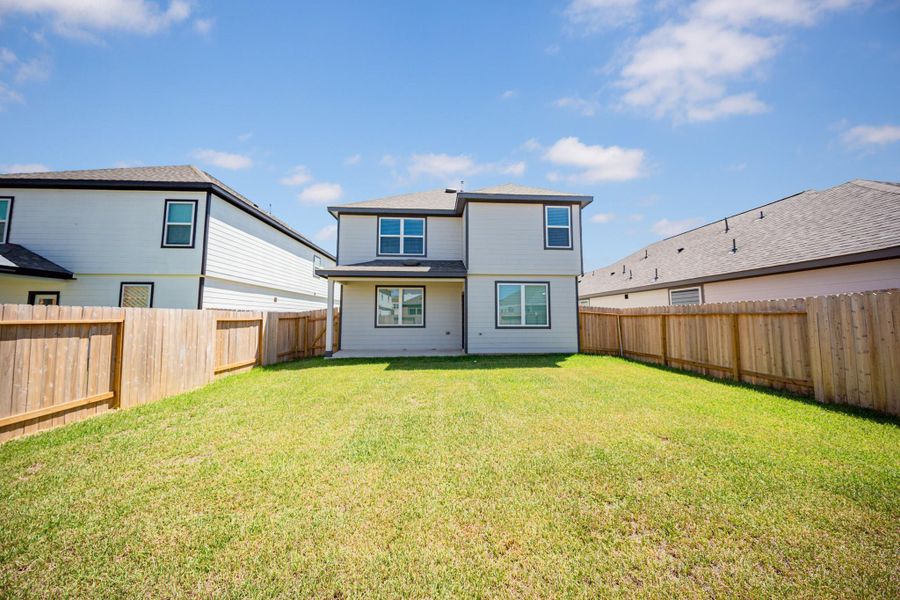 Exterior details and patio area of a home in River's Edge, Conroe (Image 3).
