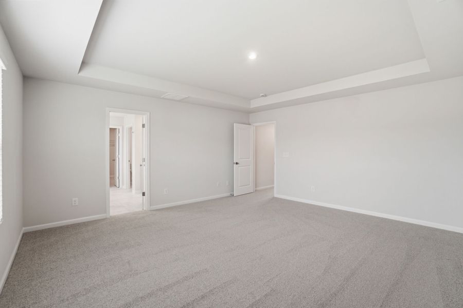 Spacious, unfurnished interior of a new home in Waxhaw Landing, Monroe (Image 19).