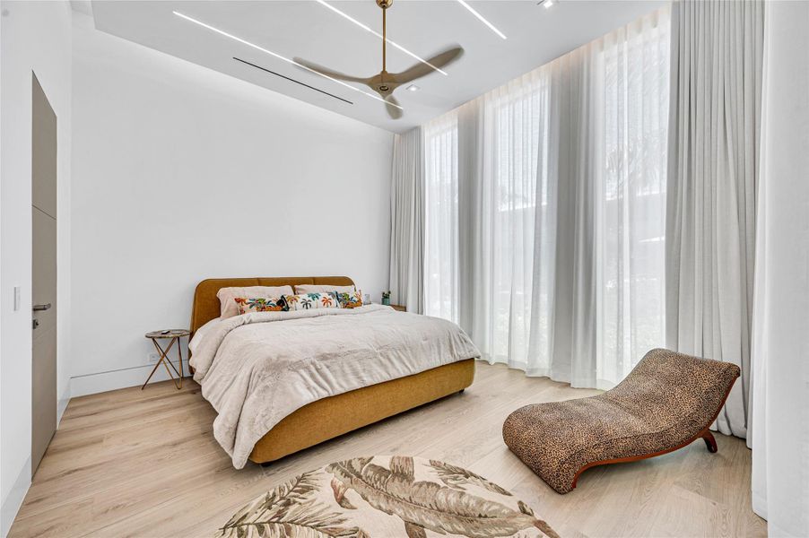 Furnished interior view inside a new home in , Fort Lauderdale (Image 65). Furnished interior view inside a new home in , Fort Lauderdale (Image 65).