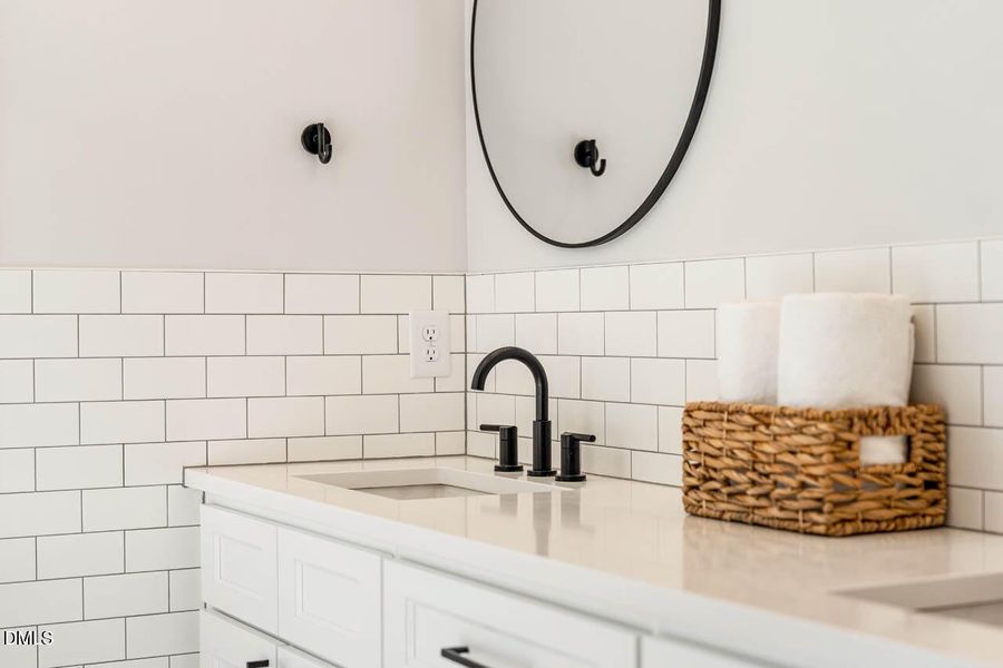 2044355995524827465-49