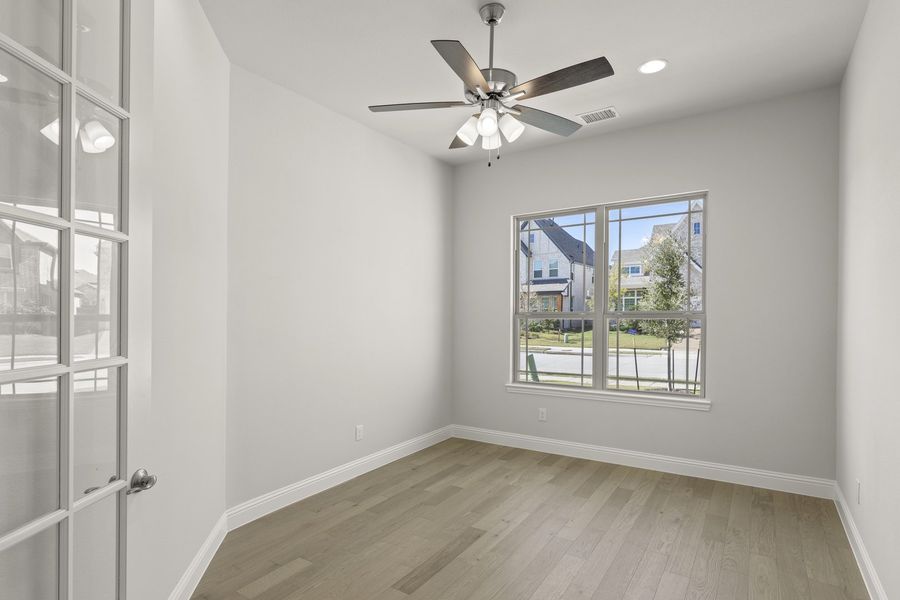 Spacious, unfurnished interior of a new home in Lake Shore Village, Rowlett (Image 16).