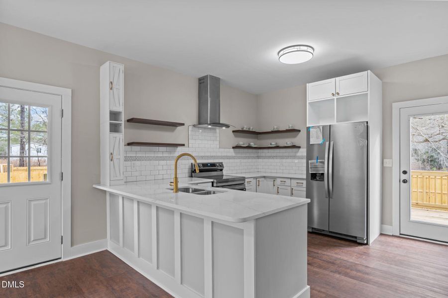 Kitchen w/Quartz Counters